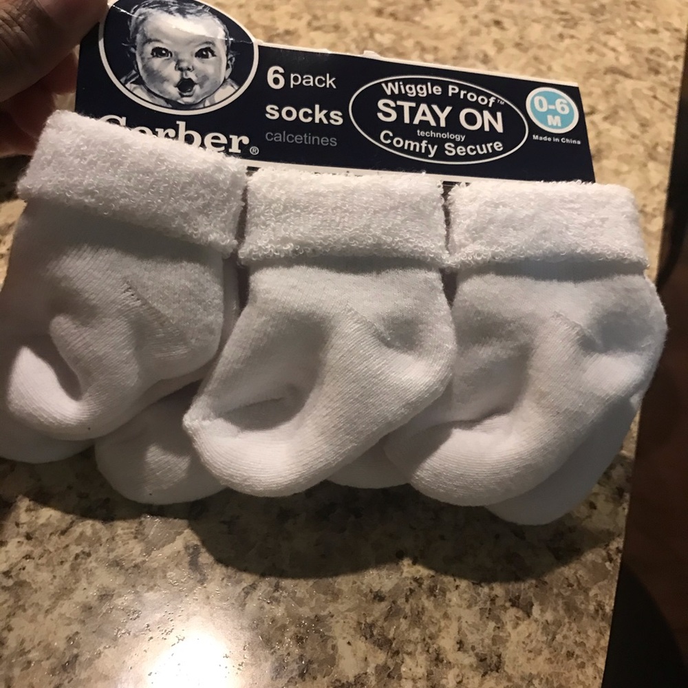Gerber 6 pack infant socks 0-6 months